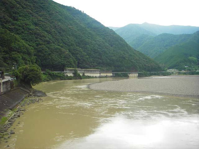 080630熊野川 二津野ダム放水中のサムネール画像