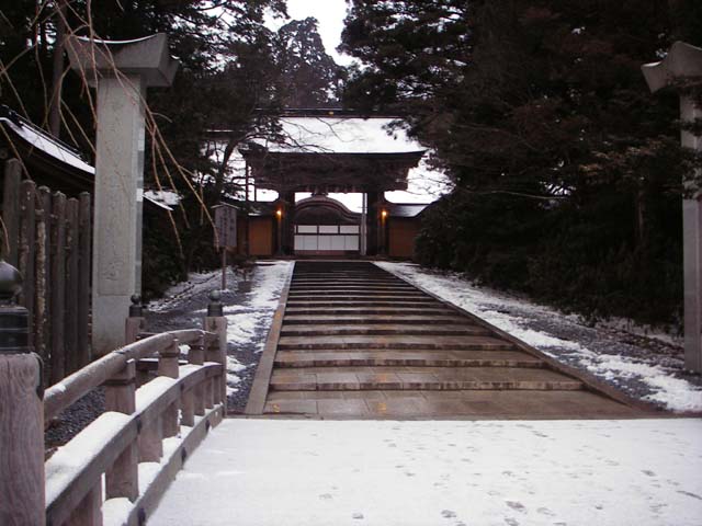 081226小辺路（高野山、雪の金剛峰寺）のサムネール画像