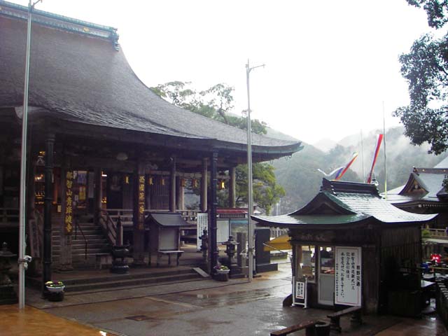 090122雨の青岸渡寺のサムネール画像
