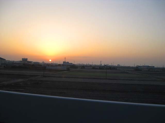 090222東京からの帰り道、朝焼けがきれいやったのサムネール画像