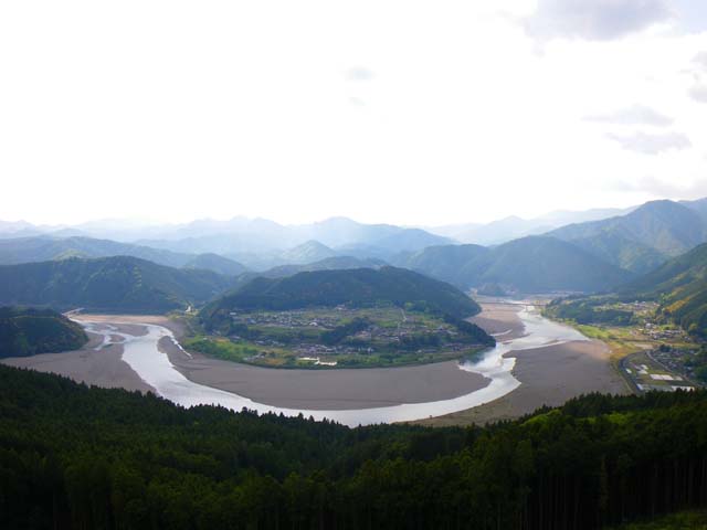 090427大峯奥駈道　稜線から大居集落を望むのサムネール画像