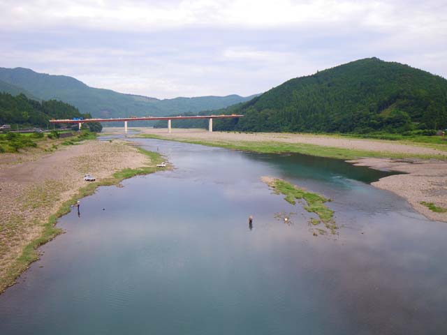 090716ベースへのいつもの帰り道、三里橋より熊野川を望むのサムネール画像