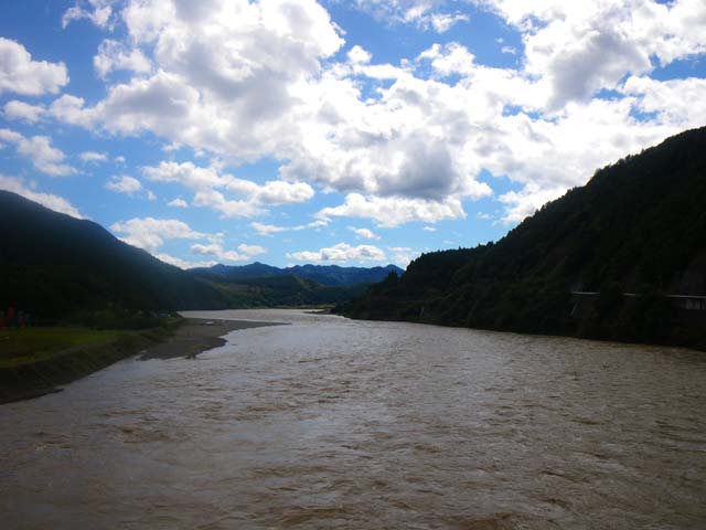 091008台風一過の熊野川（下向橋より）のサムネール画像
