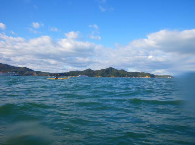 091118小豆島 土庄港に入るフェリーのサムネール画像