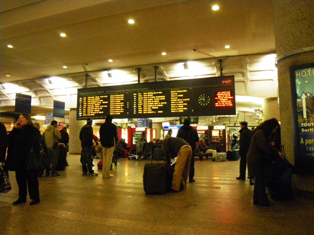 100110リヨン Gare Part-dieu TGVでシャモニへのサムネール画像