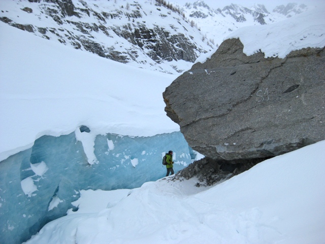 100114Montenvers 氷河の最終ポイントを行くのサムネール画像