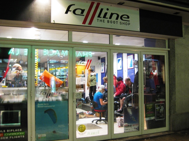 100115シャモニダウンタウンのスキーブーツ屋さんのサムネール画像