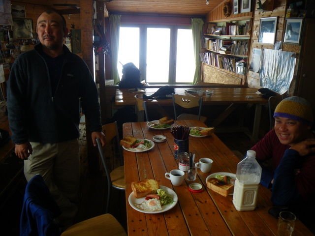 100223ニセコ藻岩・ウッドペッカーズにて朝食を頂くのサムネール画像