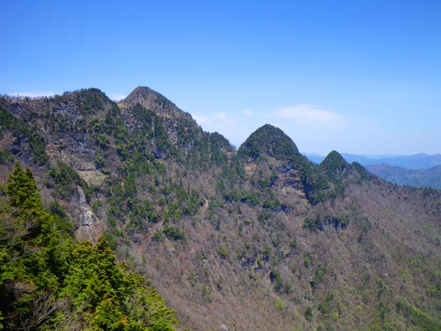 100508大峰奥駈道 大普賢岳の山塊が見えたのサムネール画像