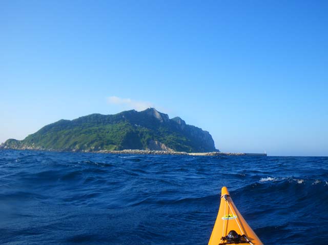 100609沖ノ島が見えてきたのサムネール画像