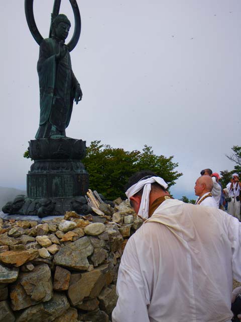 100718大峰奥駈修行、釈迦ヶ岳山頂にてのサムネール画像
